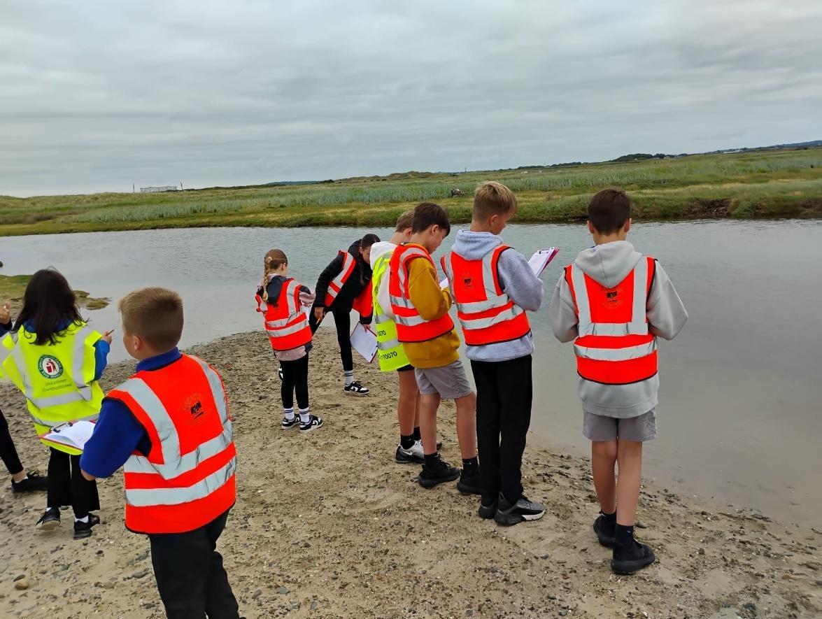Pupils from Ysgol Gynradd Rhosneigr mapping the Afon Crigyll